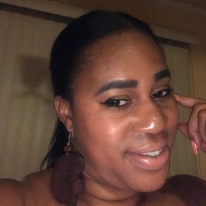 Meet your Posher, Joelle